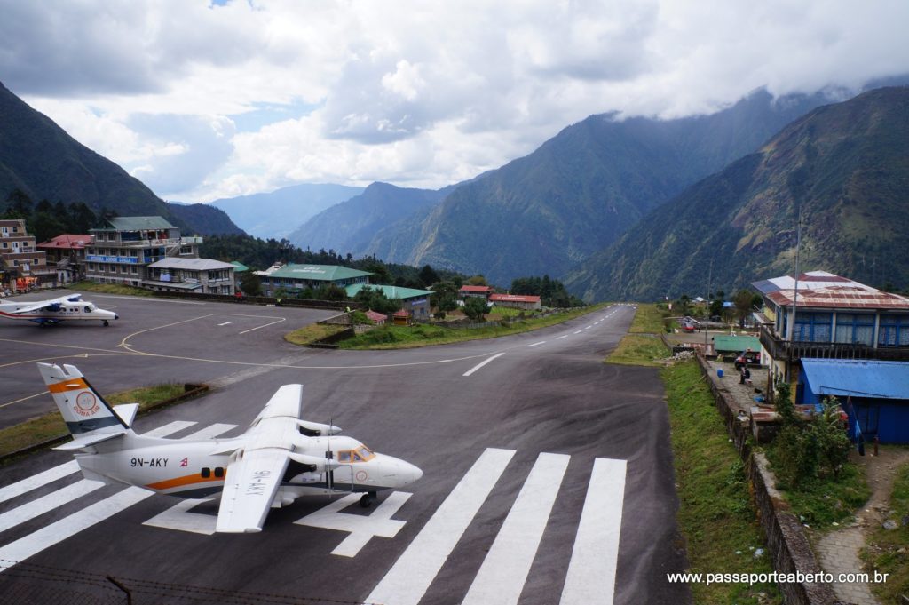 Só não precisa ser esse tipo de avião como o de Lukla, no Nepal!