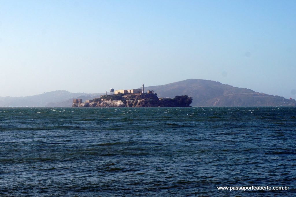 Comece o dia visitando a famosa ilha de Alcatraz!