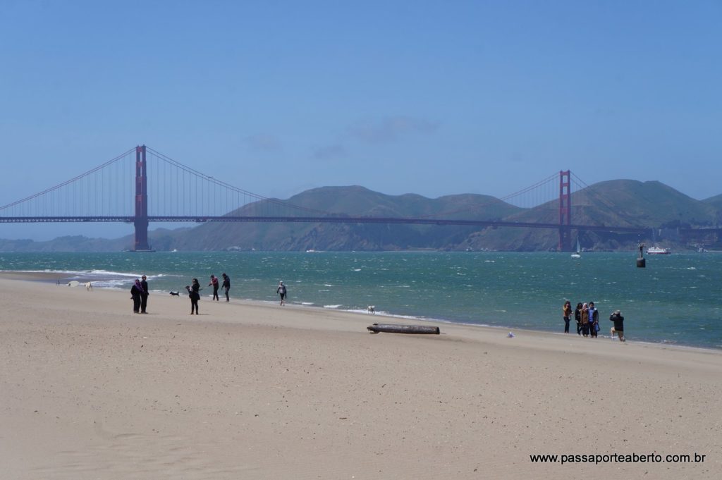 Bela praia com a Golden Gate de fundo!