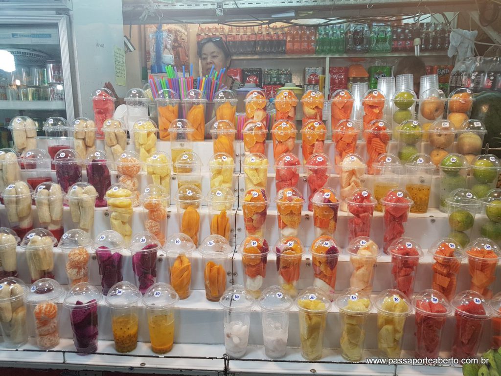 Barraquinha de frutas por Chiang Mai! 