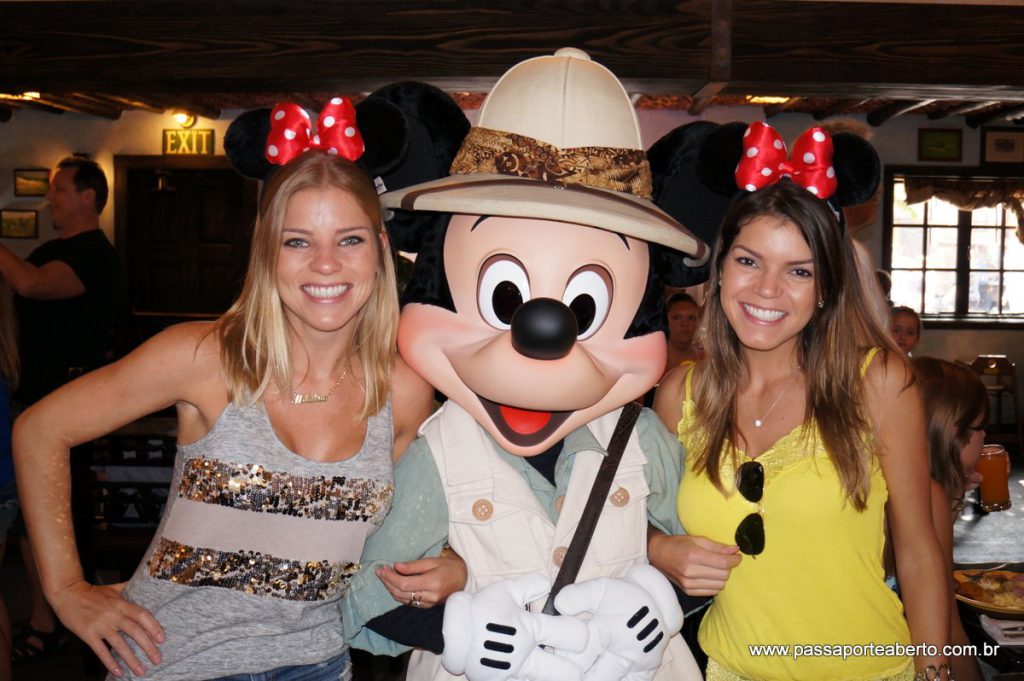 Café da manhã com personagens! Super indico para todas as idades! Foto de 2013!