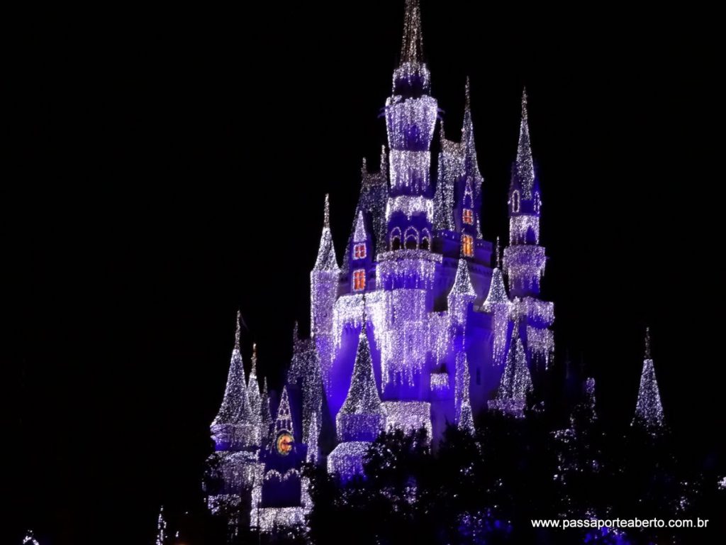 Ver o castelo assim iluminado é de arrepiar!