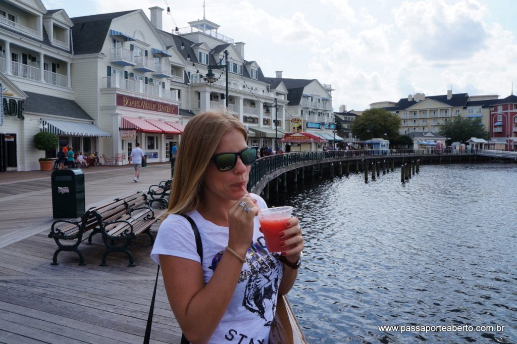Passeando pelo Disney Boardwalk, lugar fofo com lojinhas e restaurantes!