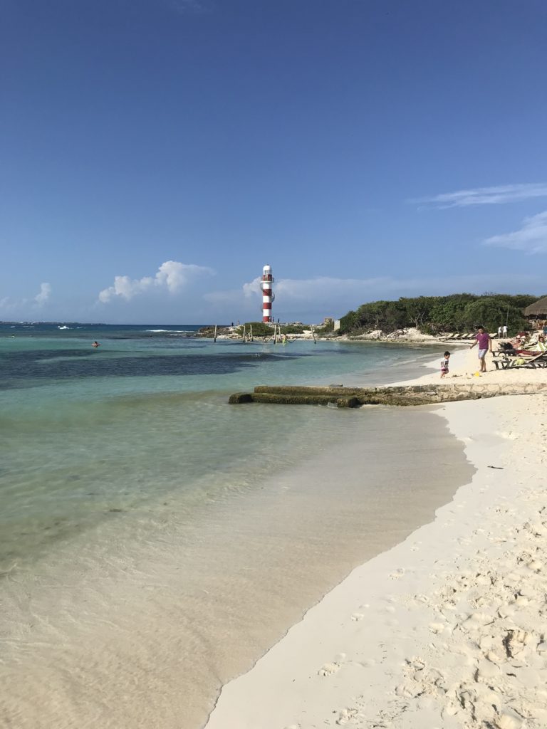 Praia calminha depois de Punta Cancún! Perfeita pra banho de mar!