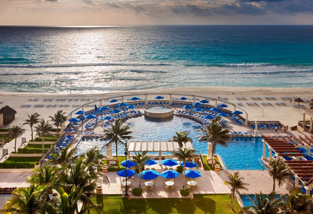 A piscina do Marriot Cancún Resort é linda come esse visual!