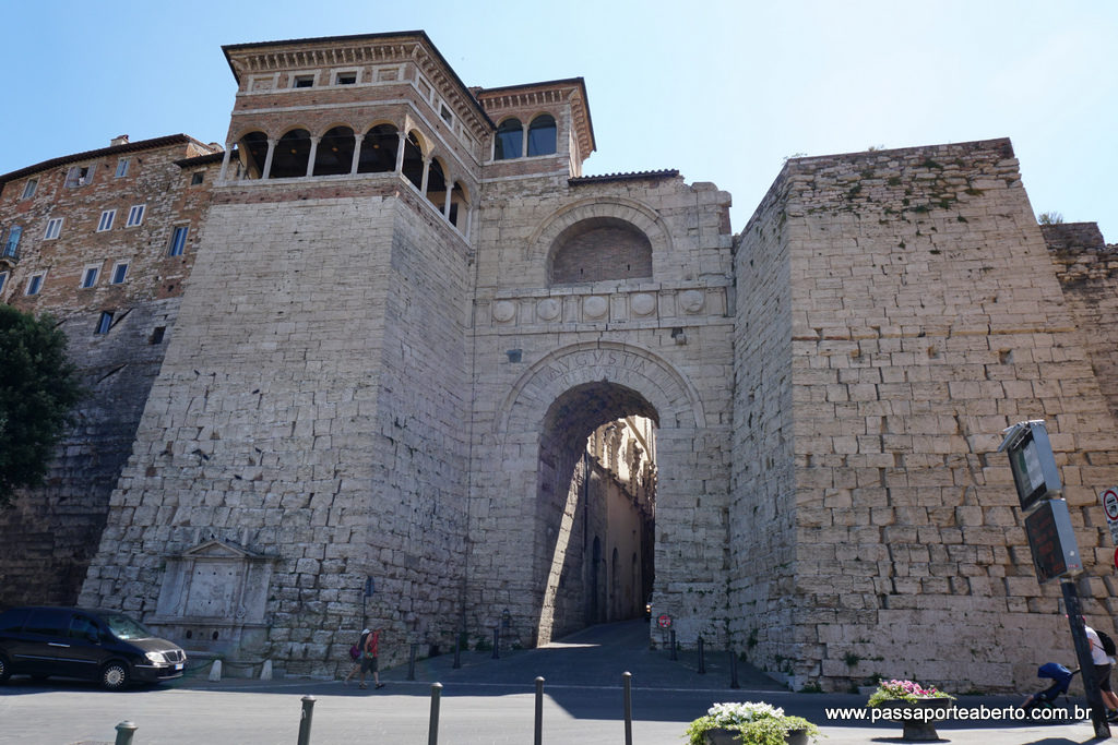 O Arco Etrusco é uma das portas mais imponentes da cidade e está totalmente preservado! 