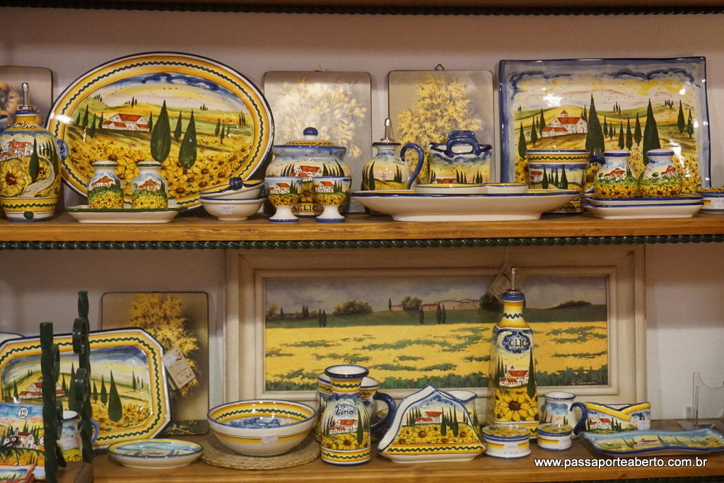 Cerâmicas pintadas à mão são típicas da região e uma lembrança linda pra trazer na mala!