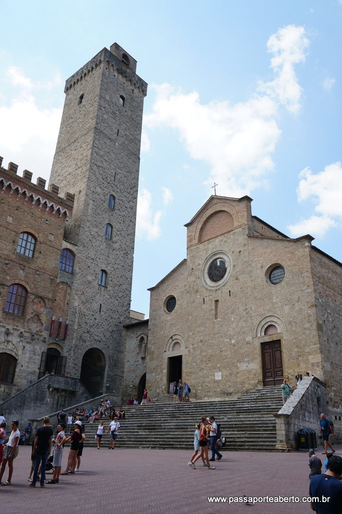 O Duomo de San Gimignano, que você pode visitar comprando a visita junto com a Torre Grossa!