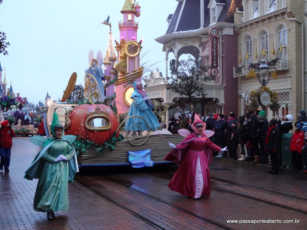 Parada na Main Street da Disneylad Paris!
