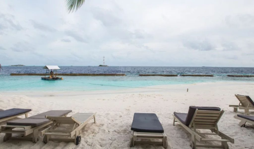 Os sea walls podem atrapalhar o visual da praia em alguns hotéis das Maldivas