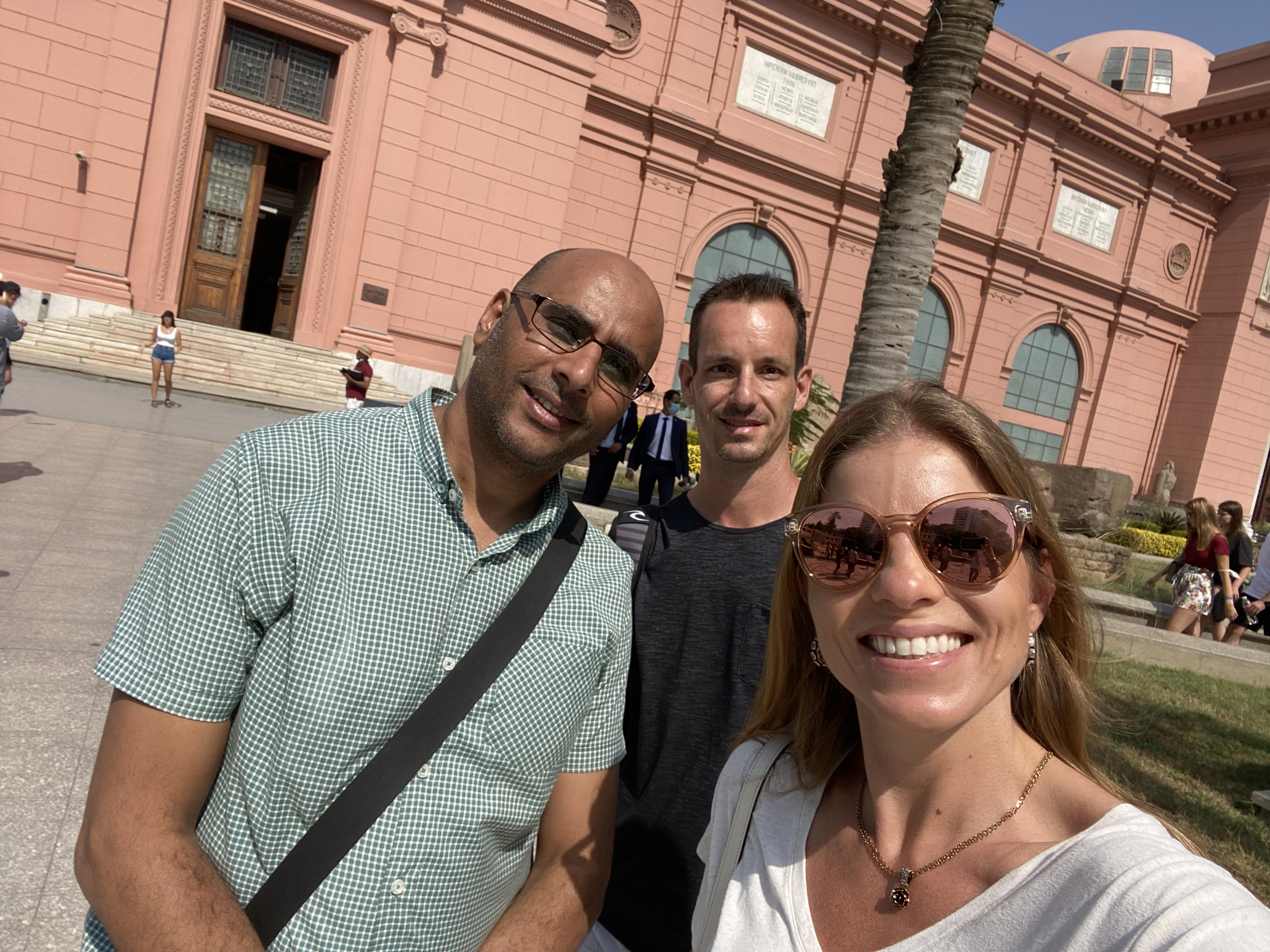 Nosso guia para visitar o Museu do Cairo, mesquita e mercado. Um bom guia no Egito é indispensável!